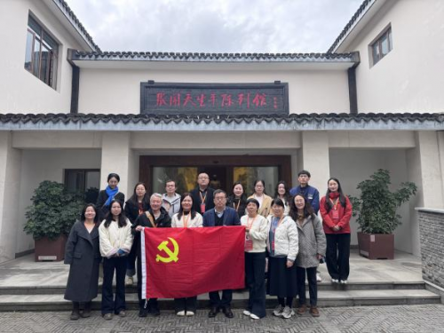 我校党支部开展“追寻红色足迹，赓续教育初心”主题党日活动