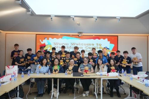 英国Merchiston Castle School师生来访我校开展研学交流